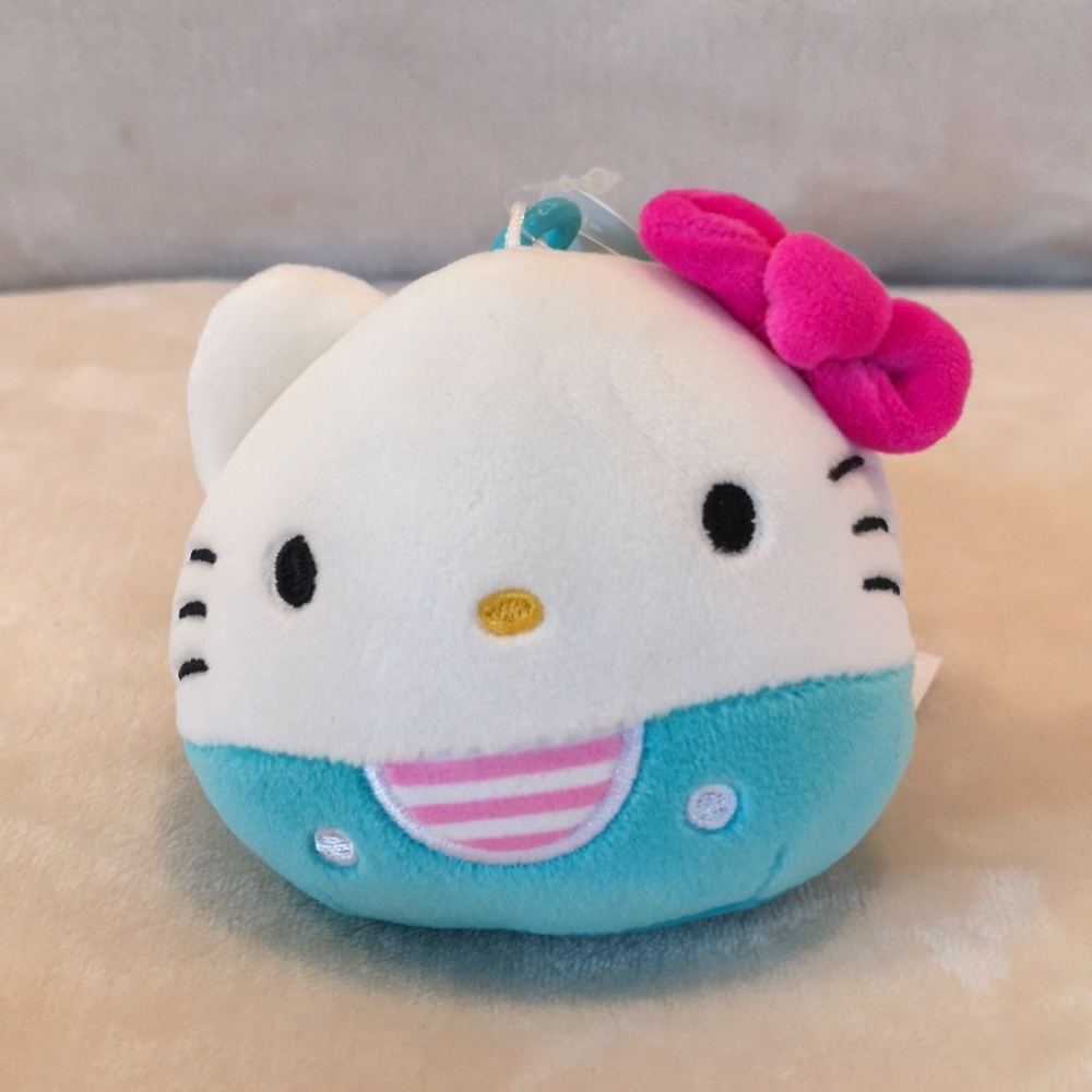 Squishmallow clip Hello Kitty, blue and pink